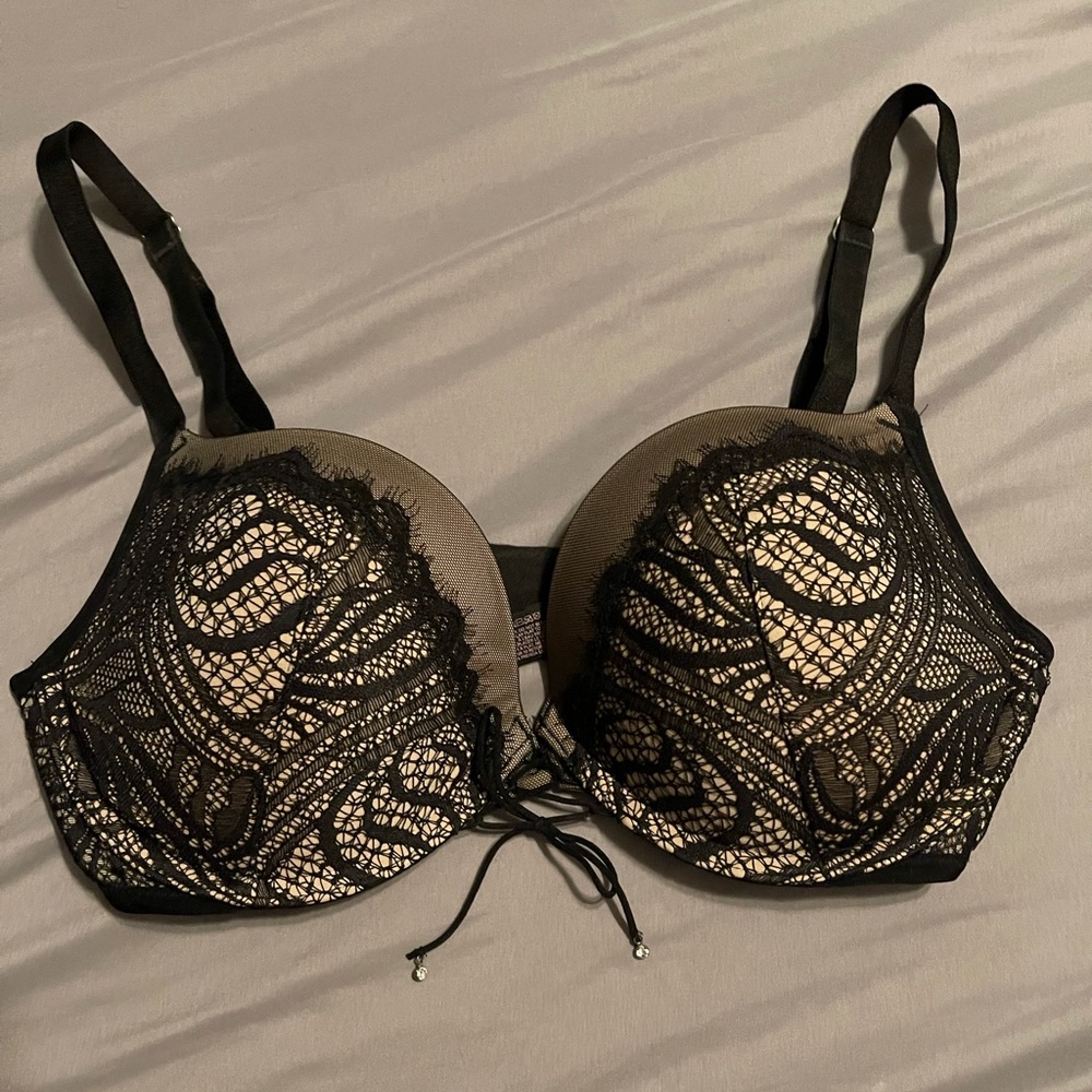 Victoria Secret “very sexy push-up/pigeonnat bra.”